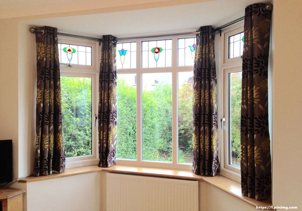 Tips on How to Measure For a Bay Window For New Curtains
